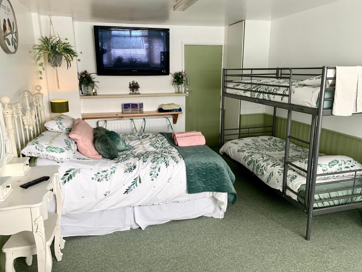 Barrs Court Beds Bed & Breakfast Warmley Dış mekan fotoğraf