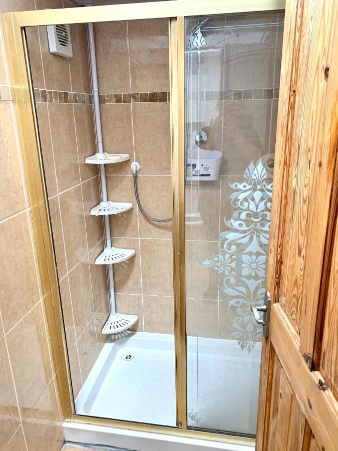 Barrs Court Beds Bed & Breakfast Warmley Dış mekan fotoğraf