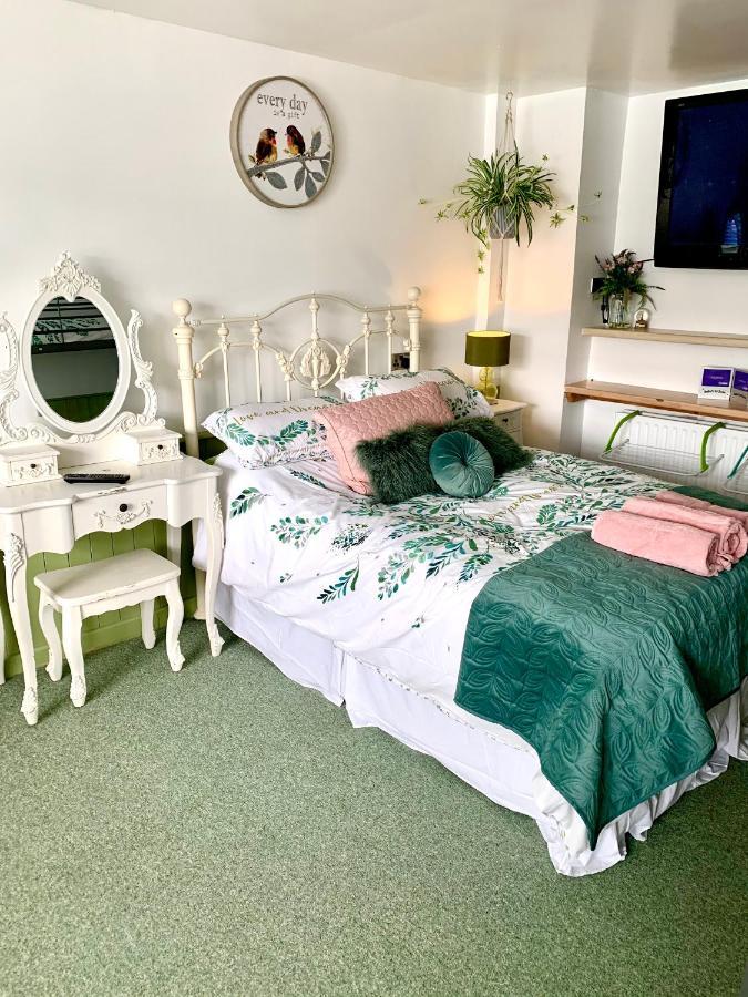 Barrs Court Beds Bed & Breakfast Warmley Dış mekan fotoğraf