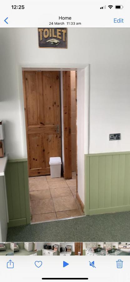 Barrs Court Beds Bed & Breakfast Warmley Dış mekan fotoğraf