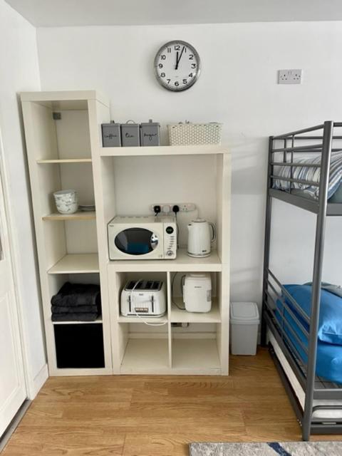 Barrs Court Beds Bed & Breakfast Warmley Dış mekan fotoğraf